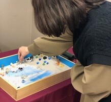 【箱庭療法】<br />
◆初回 90分 7,000円<br />
◆継続 60分 7,000円<br />
【箱庭体験会】<br />
◆参加費 90分 2,000円/1名 <br />
※出張体験会は別途ご相談ください。